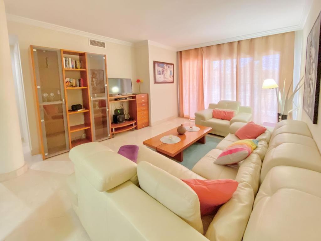 Apartamento En Los Patios De Santa Maria Golf 马尔韦利亚 外观 照片
