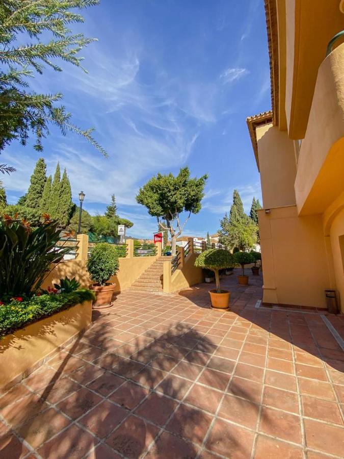 Apartamento En Los Patios De Santa Maria Golf 马尔韦利亚 外观 照片