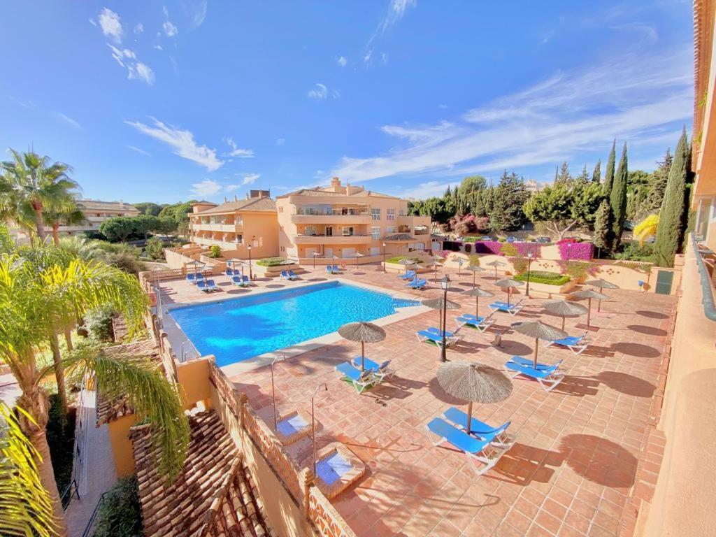 Apartamento En Los Patios De Santa Maria Golf 马尔韦利亚 外观 照片