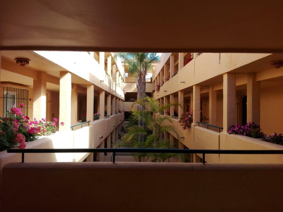 Apartamento En Los Patios De Santa Maria Golf 马尔韦利亚 外观 照片