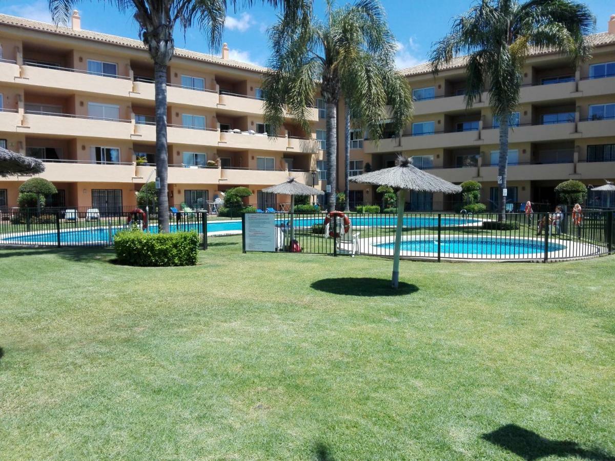 Apartamento En Los Patios De Santa Maria Golf 马尔韦利亚 外观 照片