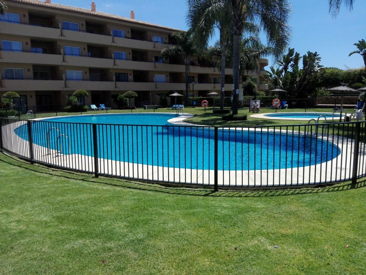 Apartamento En Los Patios De Santa Maria Golf 马尔韦利亚 外观 照片