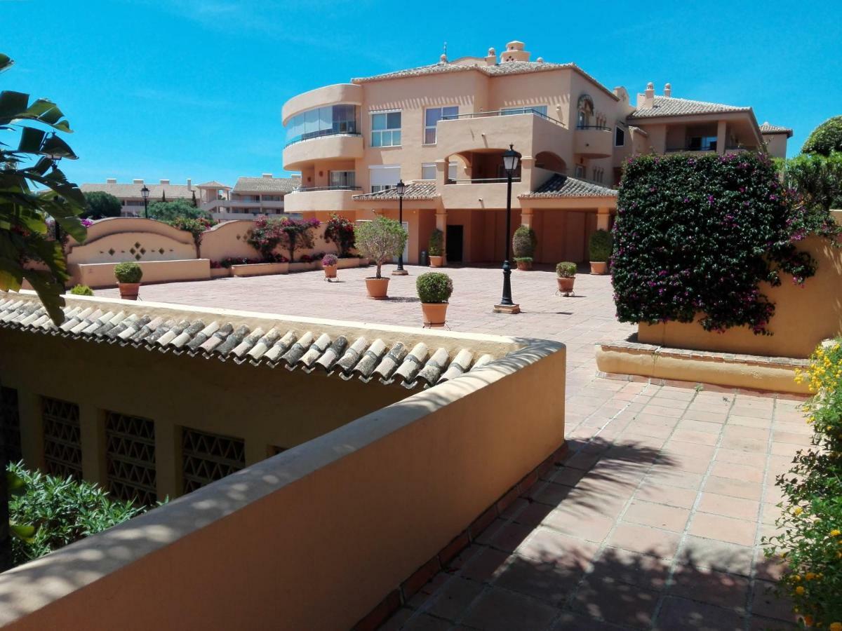 Apartamento En Los Patios De Santa Maria Golf 马尔韦利亚 外观 照片