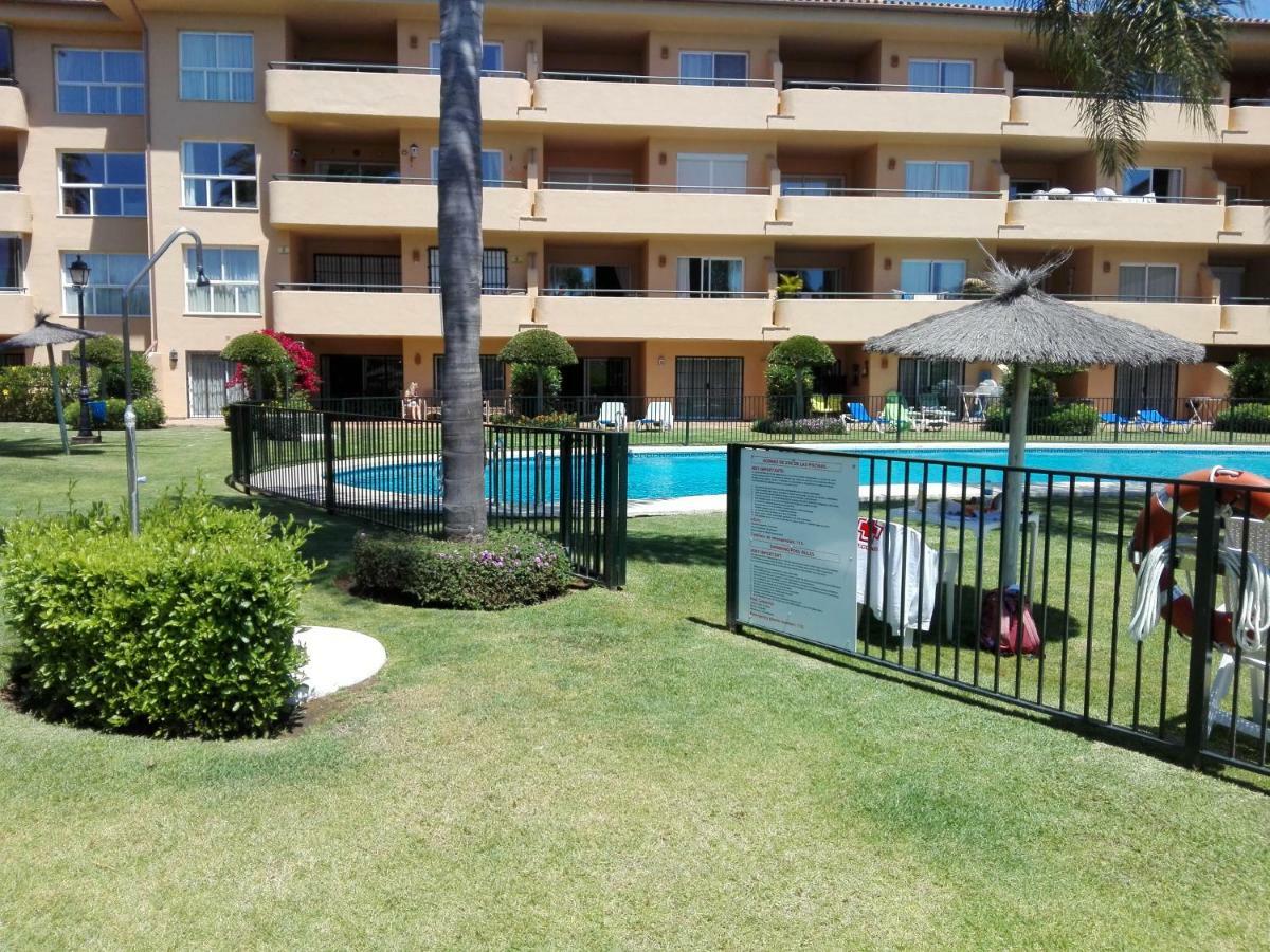 Apartamento En Los Patios De Santa Maria Golf 马尔韦利亚 外观 照片